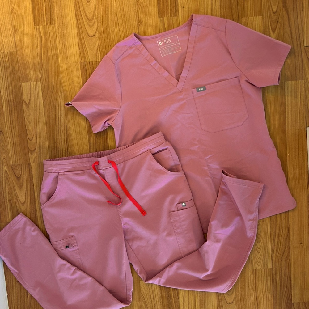 Figs medium - regular length pink scrubs set